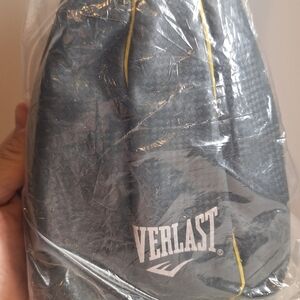 Everlast Black and Yellow Speed Bag